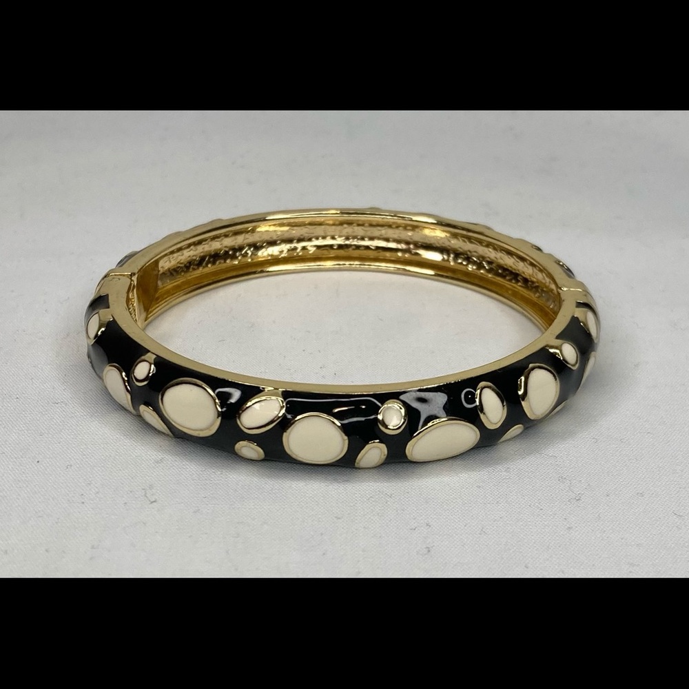 POLKA DOT BANGLE BRACELET HINGED. BLACK AND CREME GOLT TONE EXCELLENT CONDITION
